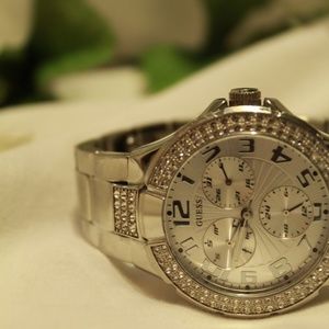 GUESS WRIST WATCH